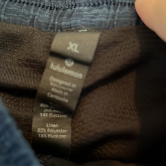 Lululemon shorts navy - Picture 2 of 3